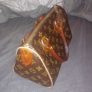 Louis Vuitton speedy bag